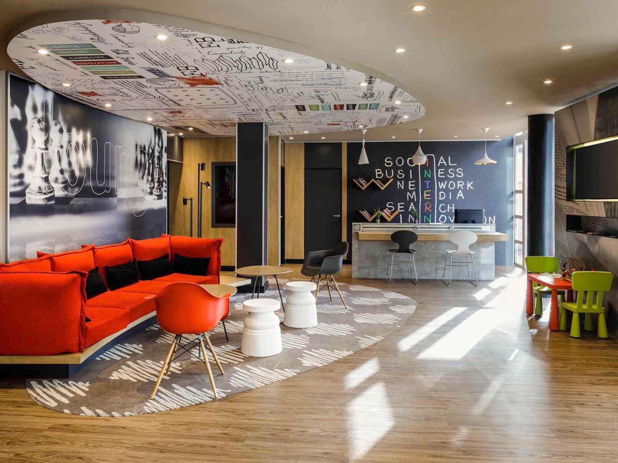 Ibis Granada — Foto 1